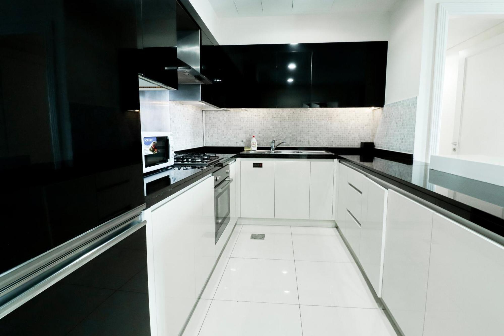 Three Bedroom Near Mall Street Downtown - Ezytrac Appartement